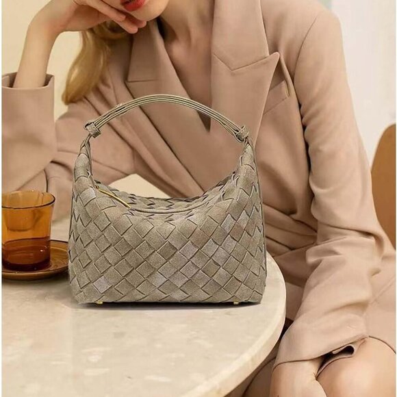 Vegan Leather Woven Purse for Stylish Women – 7.8'' x 3.9'' x 6.3'' Size - Picture 7 of 7